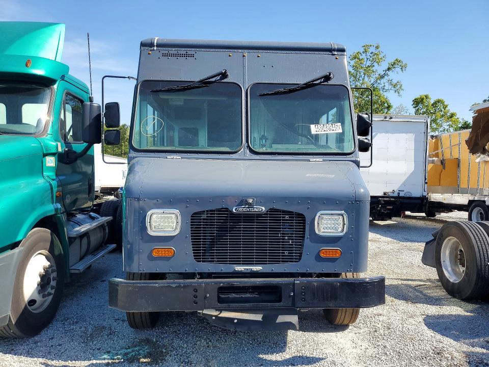 2020 Freightliner MT45G Chassis Delivery Truck