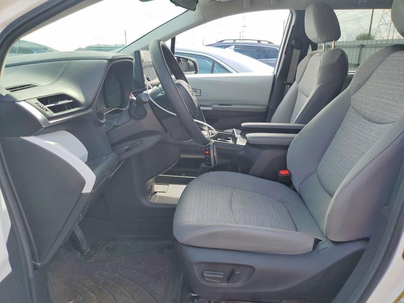 2025 Toyota Sienna le