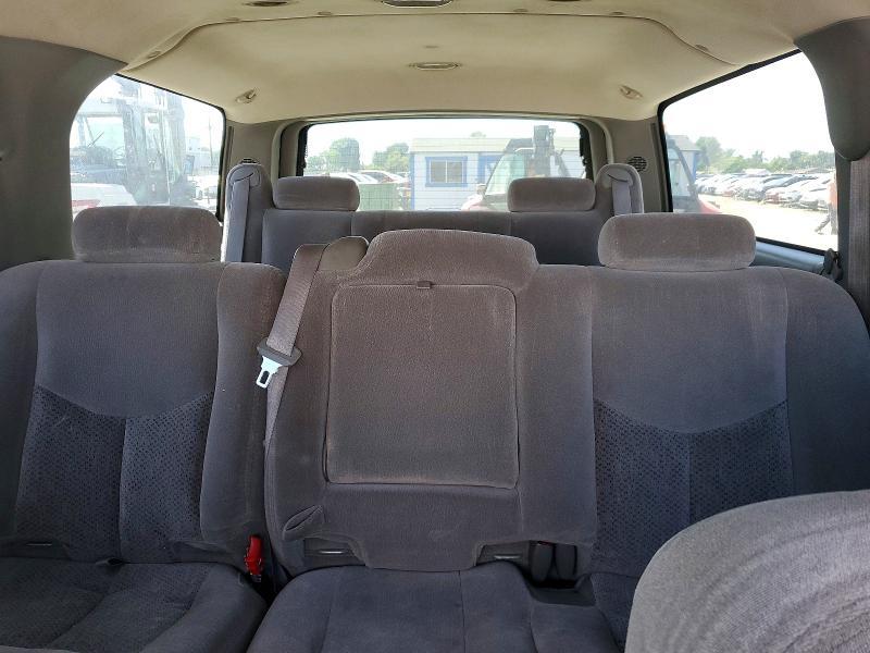 2004 Chevrolet Suburban C1500