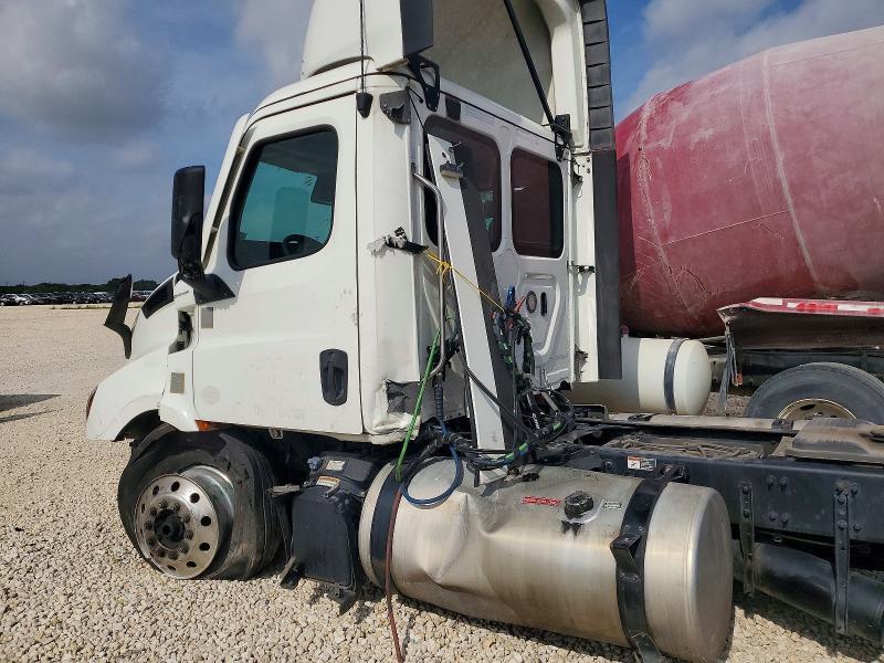 2022 Freigliner 2022 Freightliner Cascadia 116 Semi Truck