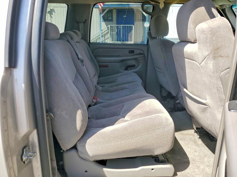 2004 Chevrolet Suburban C1500