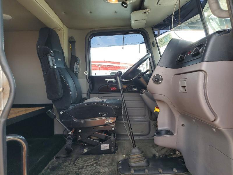 2016 Peterbilt 365 Car Hauler Truck