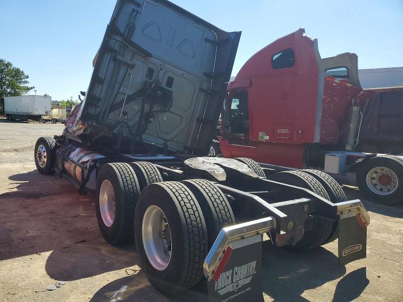 2016 Freightliner Cascadia 125
