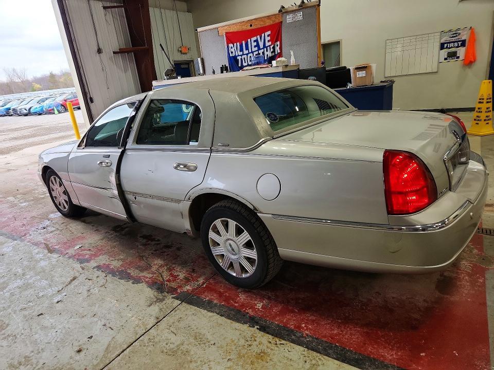2004 Lincoln Town car Ultimate