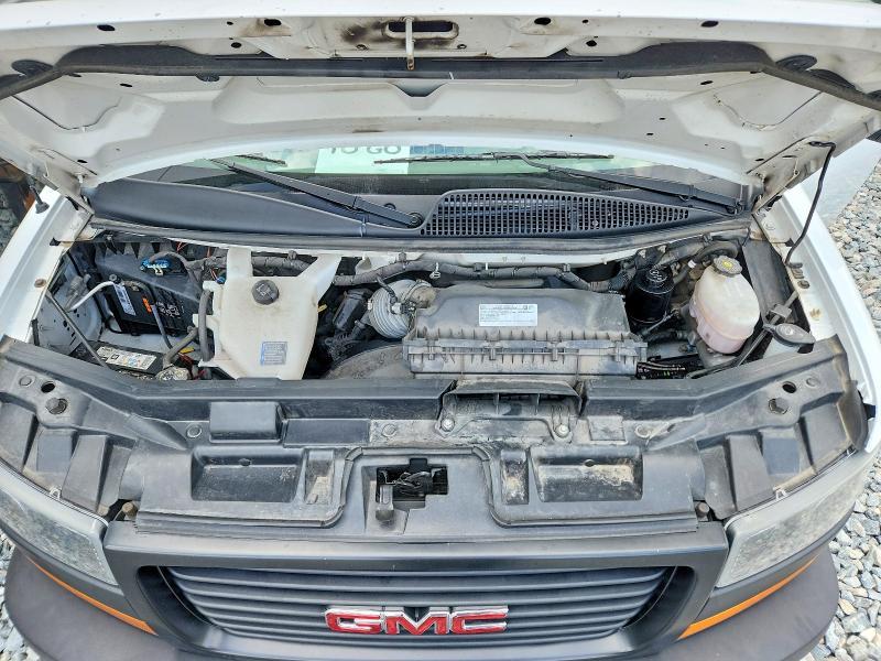 2022 GMC Savana BOX Truck