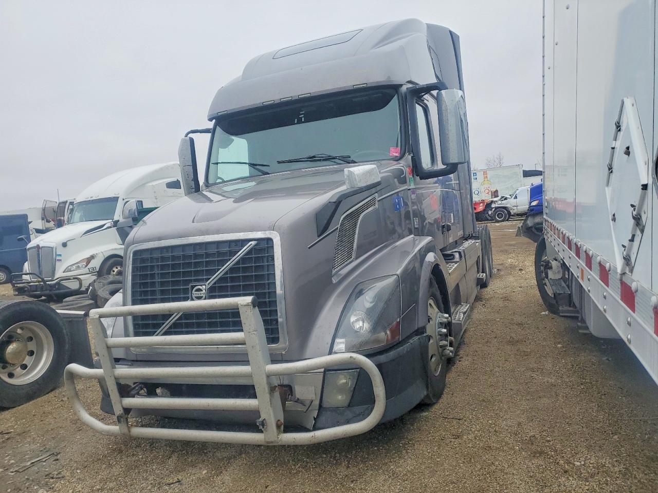 2014 Volvo VNL Semi Truck