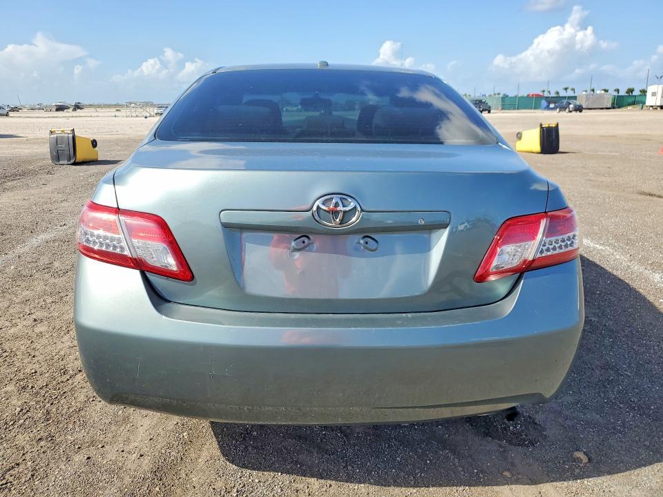 2010 Toyota Camry le
