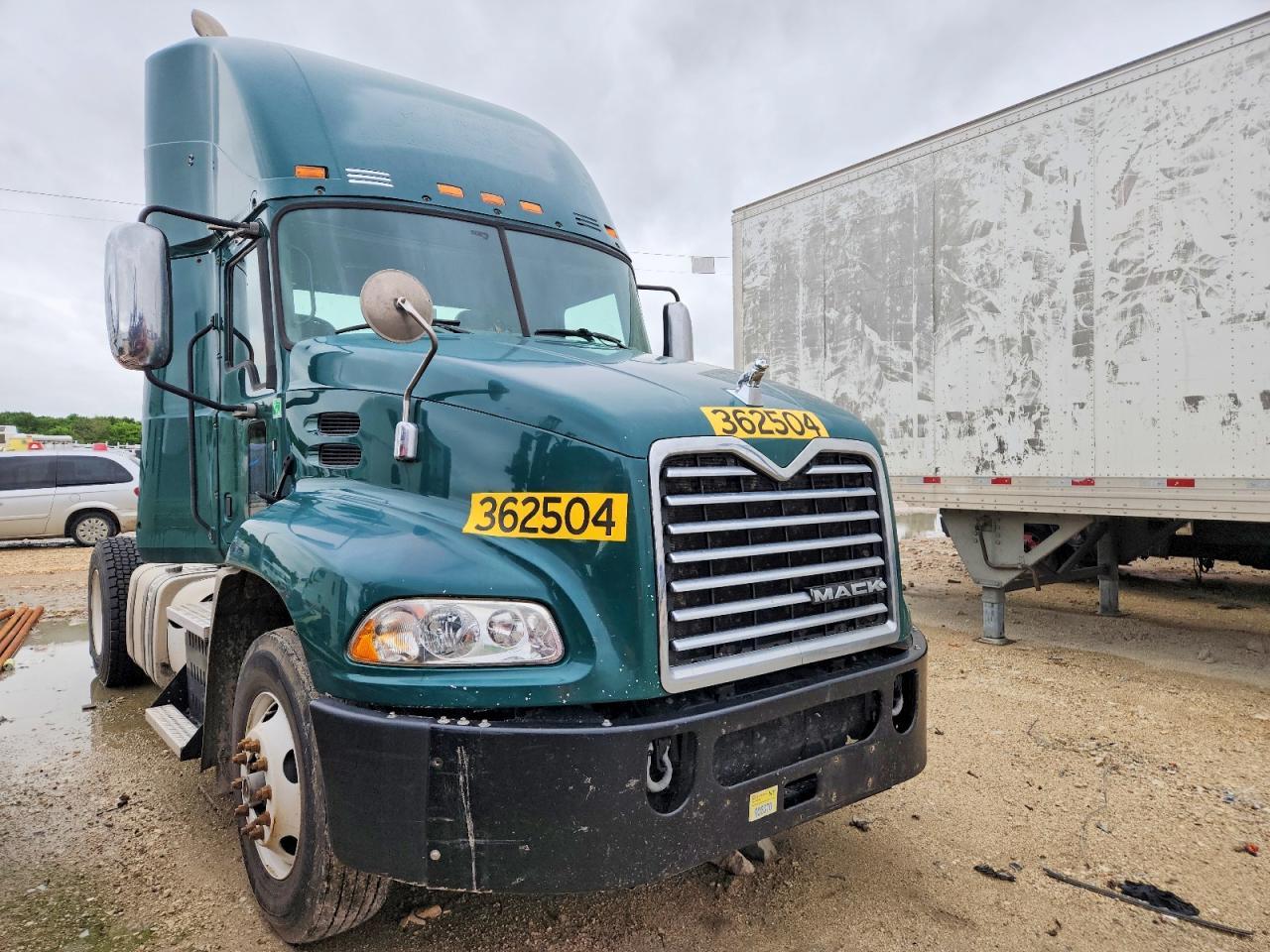 2017 Mack CXU612 Semi Truck