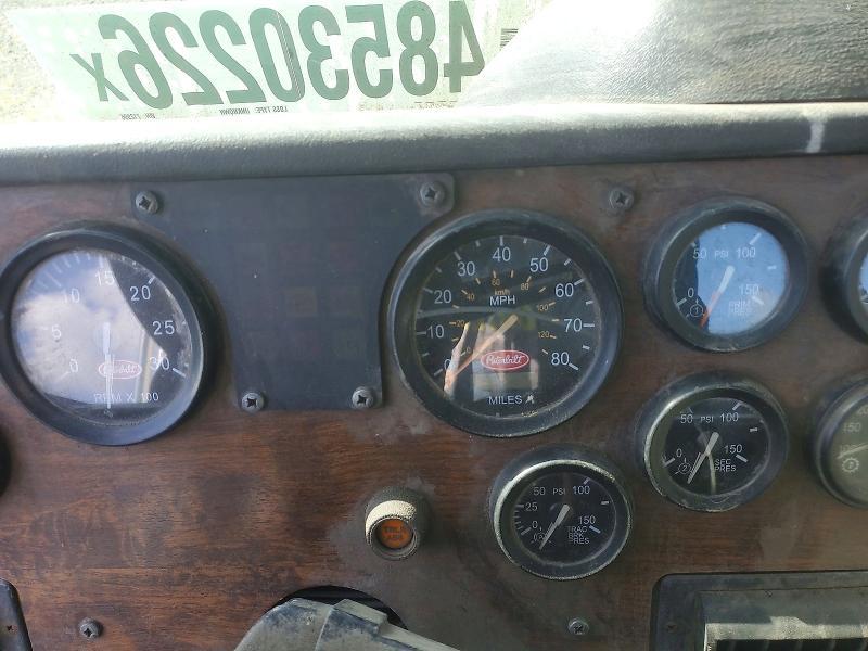 2001 Peterbilt 320 ROLL-OFF Container Truck