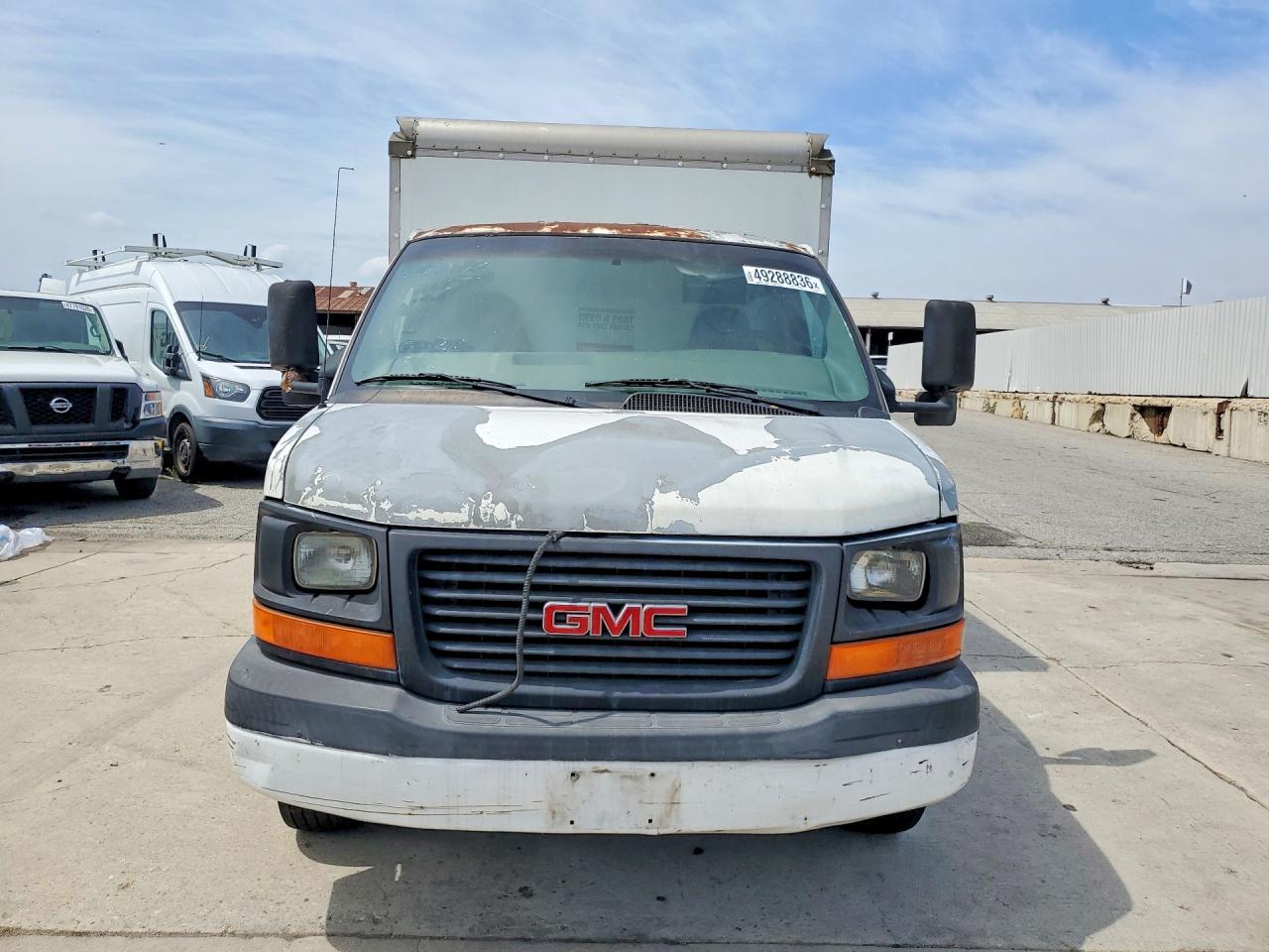 2005 GMC Savana BOX Truck