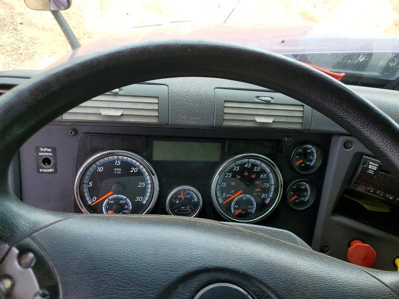 2017 Freigliner 2017 Freightliner Cascadia 125 Semi Truck