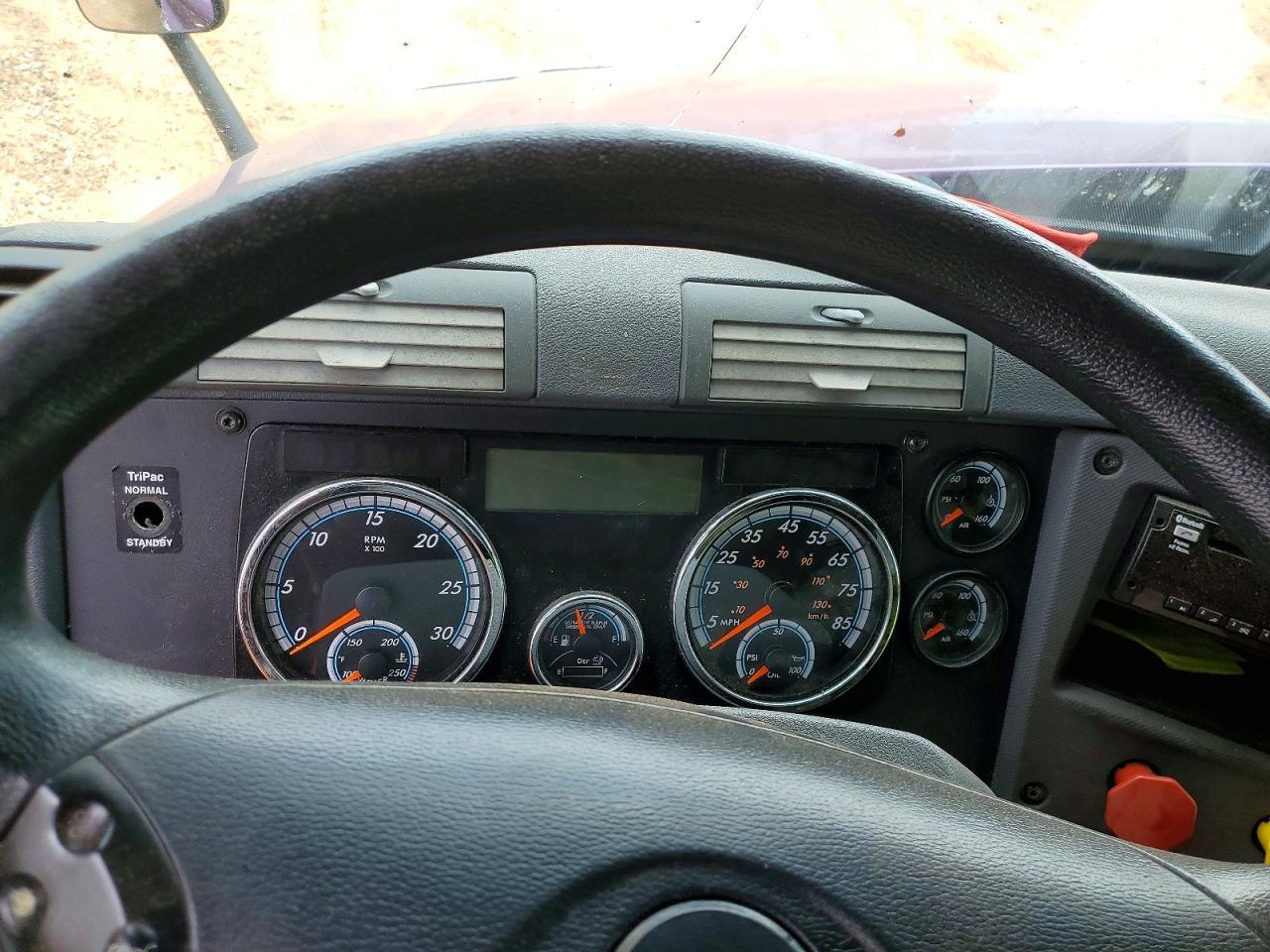 2017 Freigliner 2017 Freightliner Cascadia 125 Semi Truck