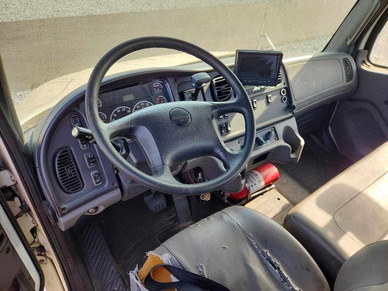 2015 Freightliner M2 106 MED-Semi Truck