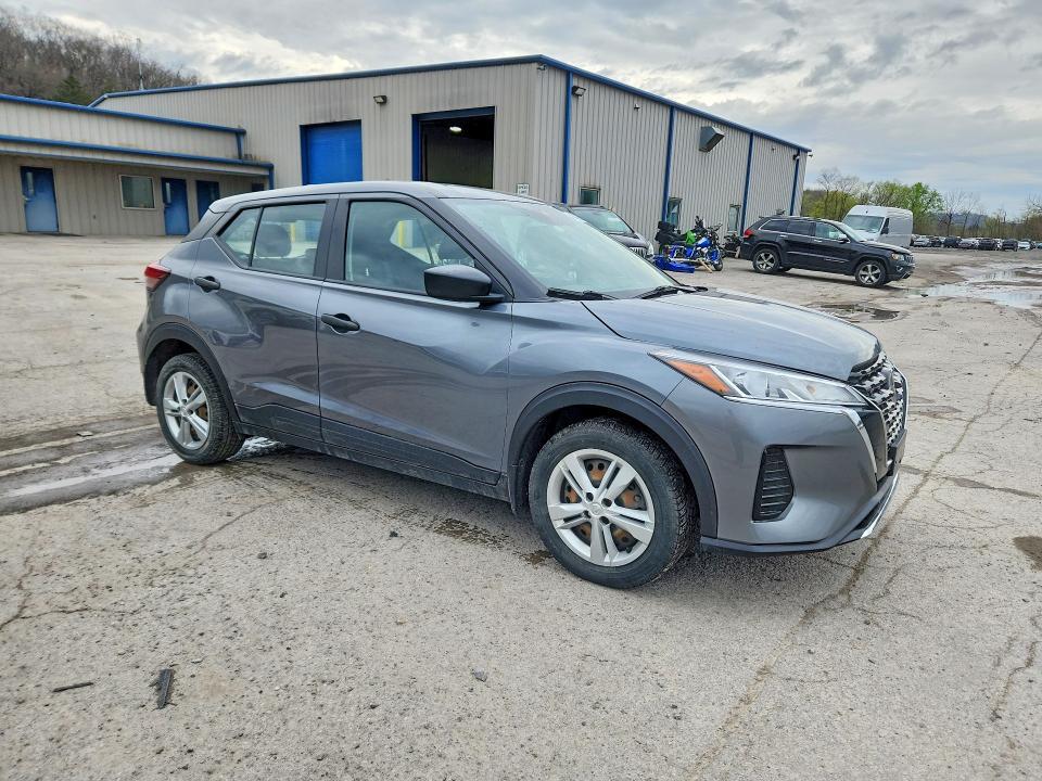 2023 Nissan Kicks s