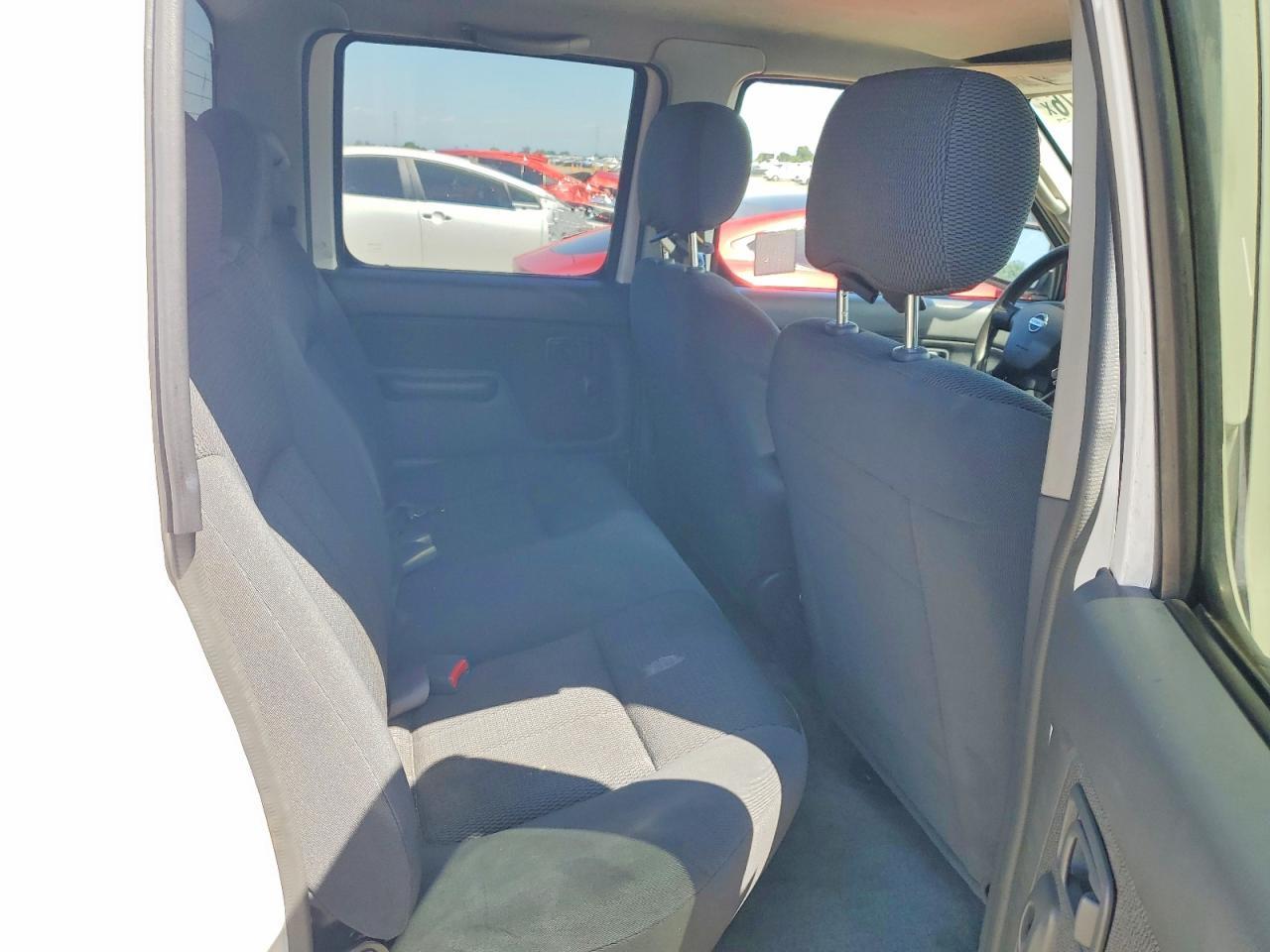 2004 Nissan Frontier Crew Cab XE V6