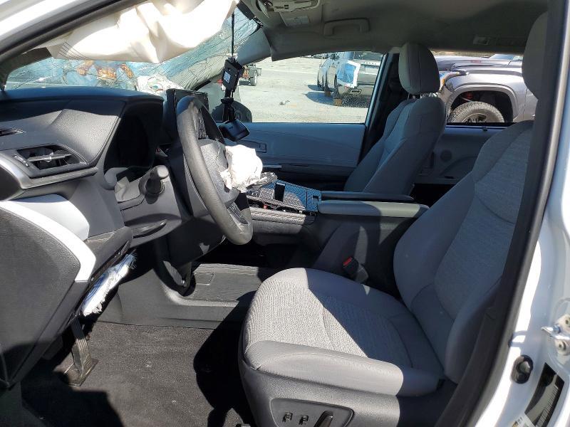 2026 Toyota Sienna le 8-passenger