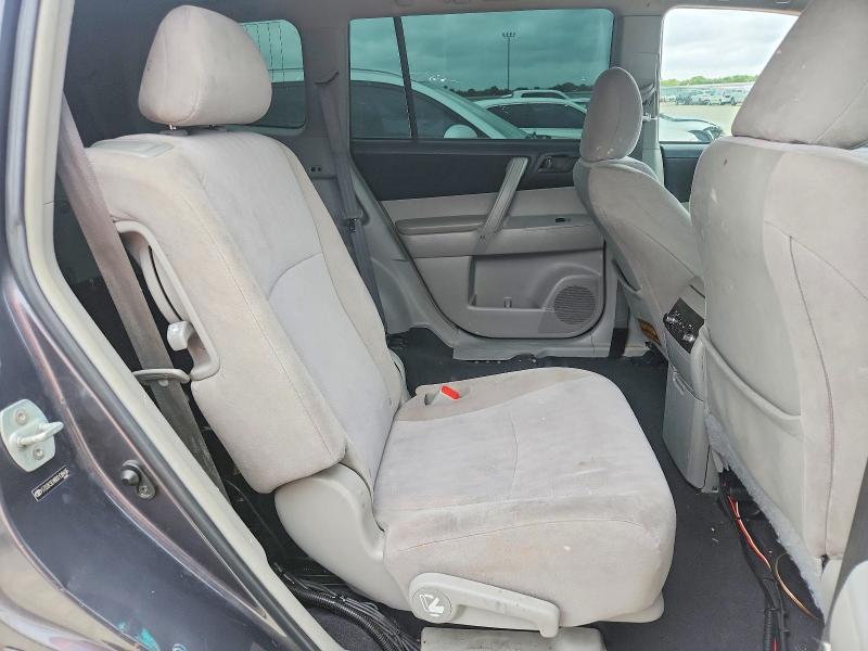 2013 Toyota Highlander Base