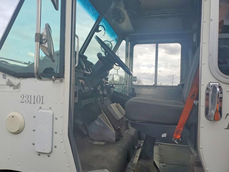 2001 Freightliner MT55 Chassis Delivery Truck