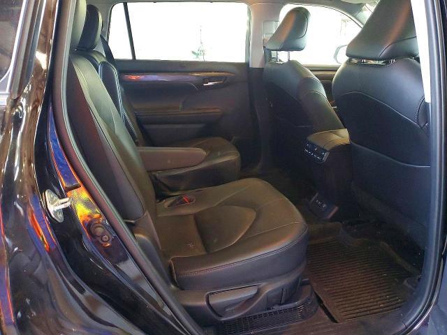 2021 Toyota Highlander Hybrid Platinum