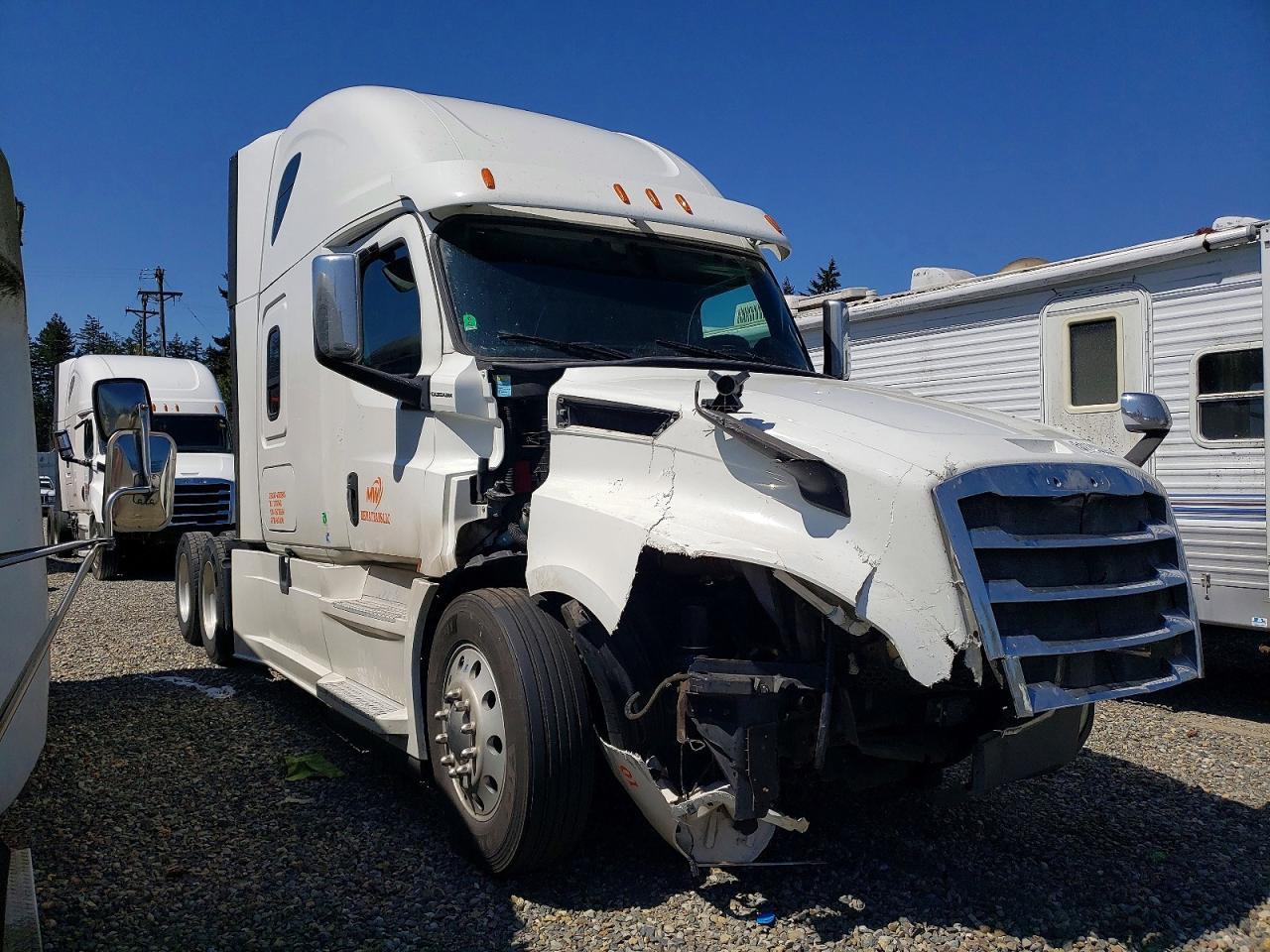 2018 Freigliner 2018 Freightliner Cascadia 126 Semi Truck
