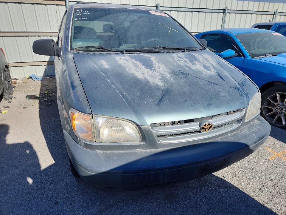 2000 Toyota Sienna le