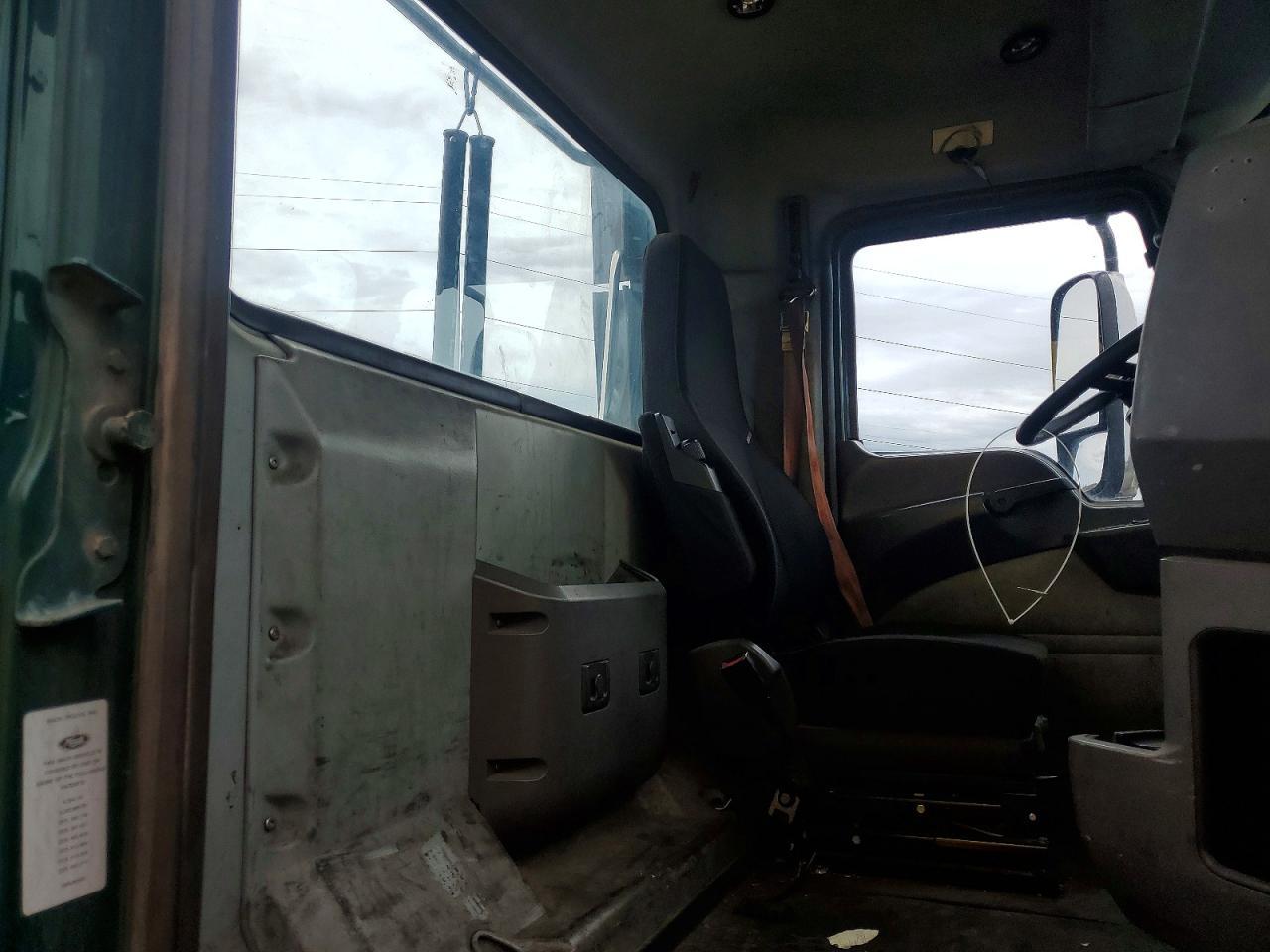 2017 Mack CXU612 Semi Truck