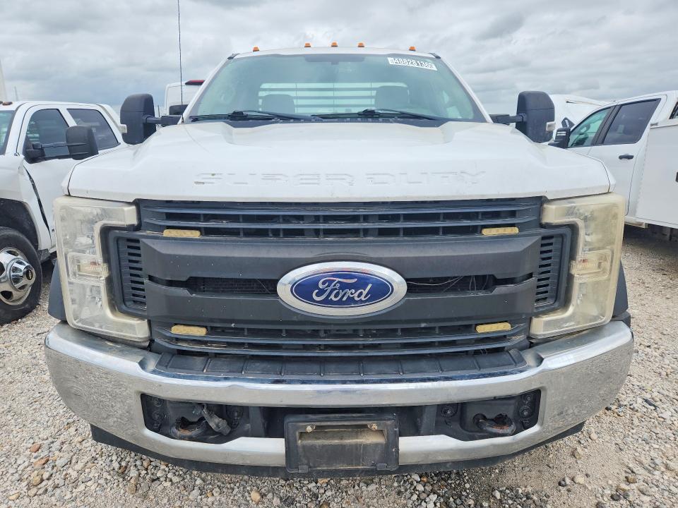 2017 Ford F550 Super Duty Flatbed Truck
