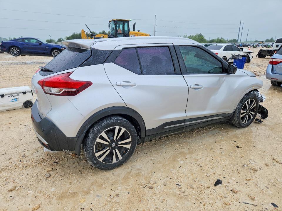 2020 Nissan Kicks sr