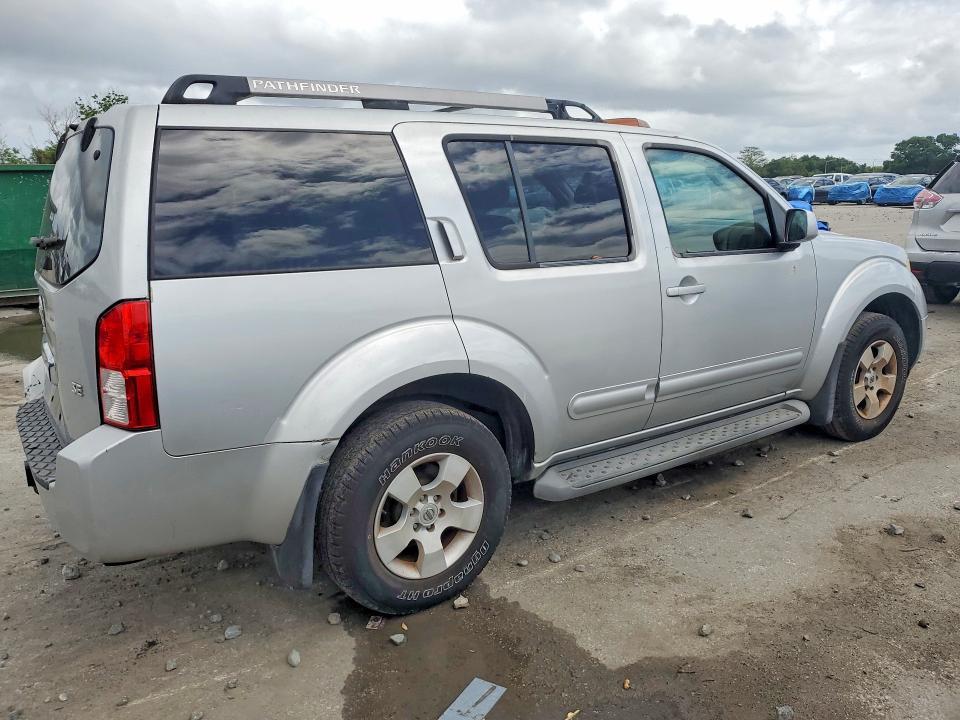 2005 Nissan Pathfinder xe