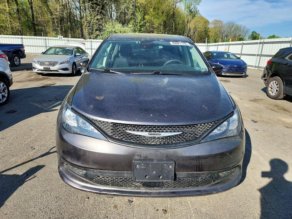 2023 Chrysler Voyager lx
