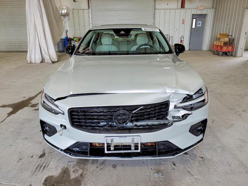 2022 Volvo S60 B5 Momentum