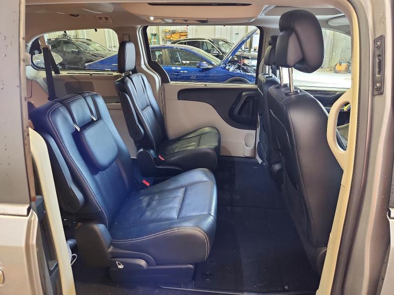 2016 Chrysler Town & Country Touring l