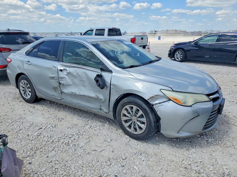 2016 Toyota Camry le