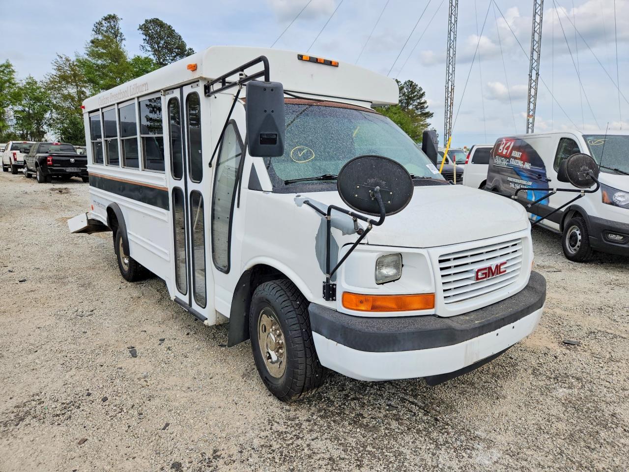 2004 GMC Savana Cutaway G3500