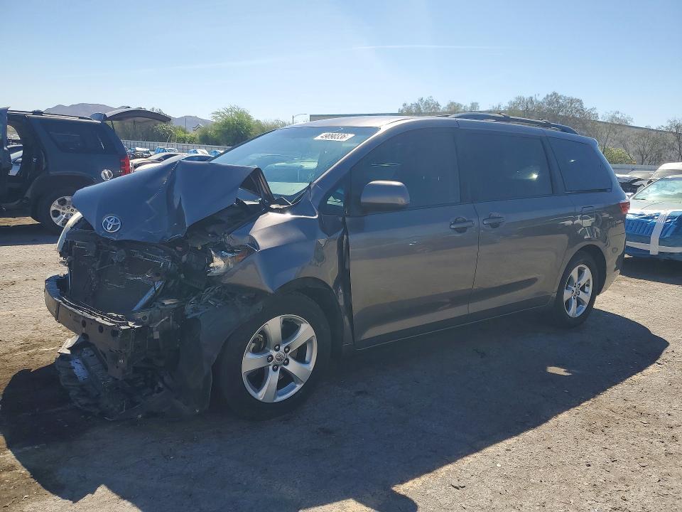 2015 Toyota Sienna le 8-passenger