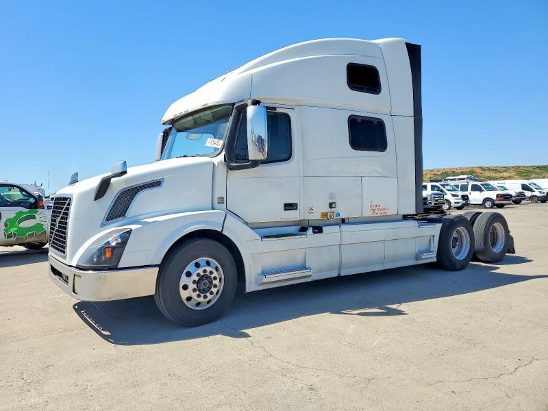 2016 Volvo VNL Semi Truck