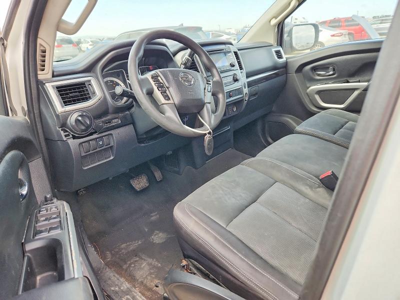 2017 Nissan Titan sv