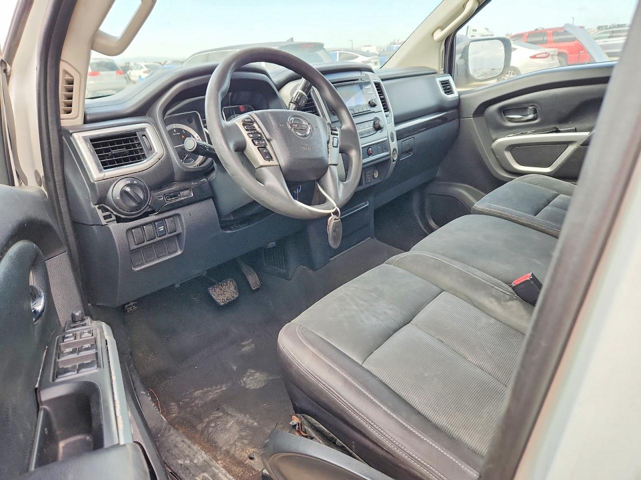 2017 Nissan Titan SV