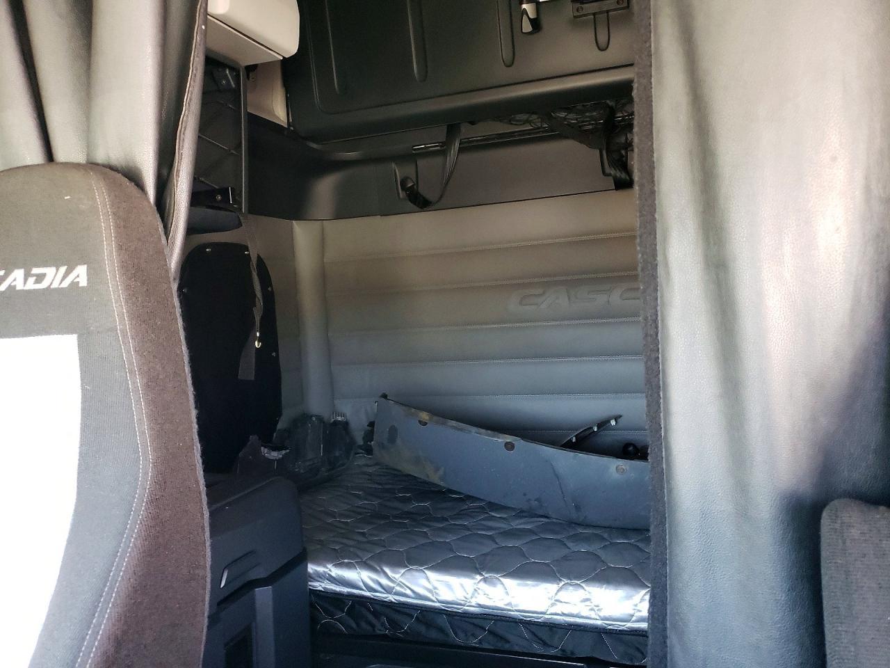 2018 Freigliner 2018 Freightliner Cascadia 126 Semi Truck