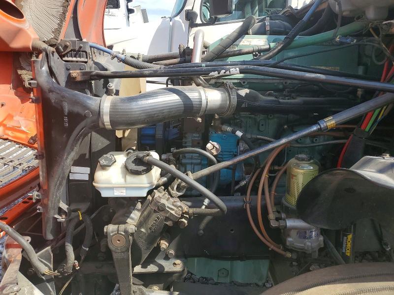 2005 Freightliner Columbia 120 Semi Truck