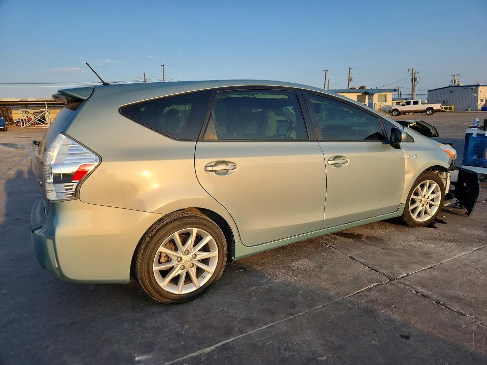 2014 Toyota Prius v Five