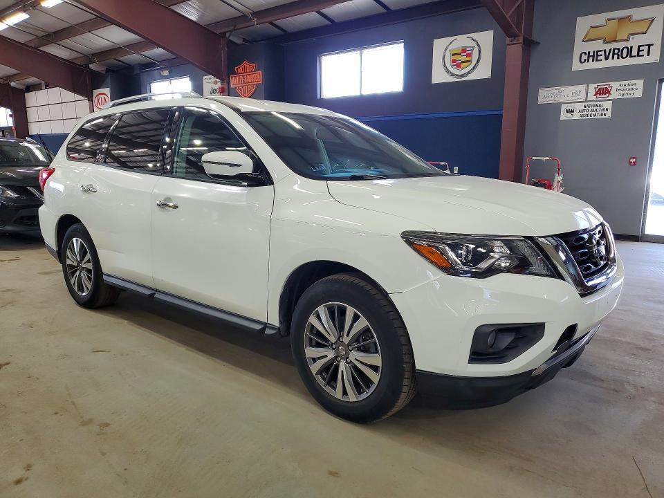 2017 Nissan Pathfinder sv