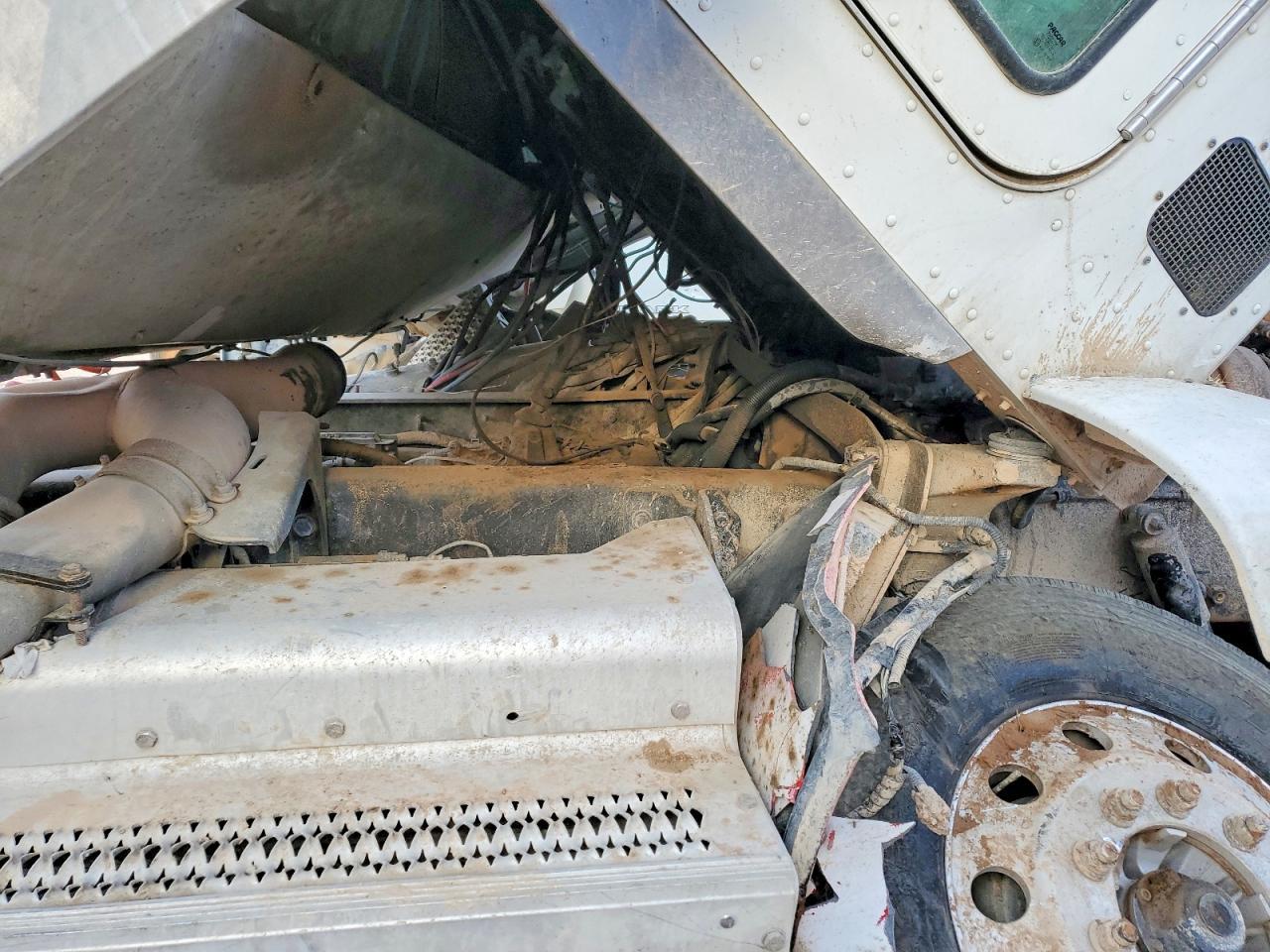 2012 Peterbilt 386 Truck Cab AND Chassis