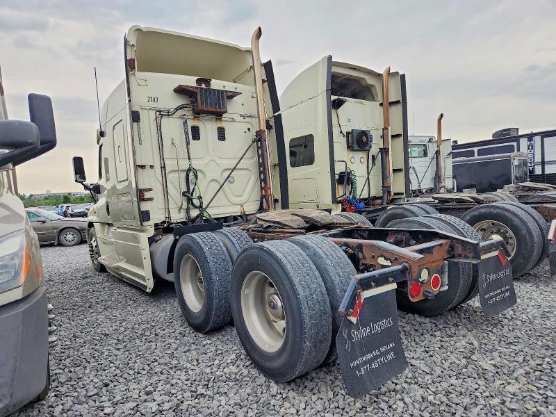 2013 Freightliner Cascadia Semi Truck