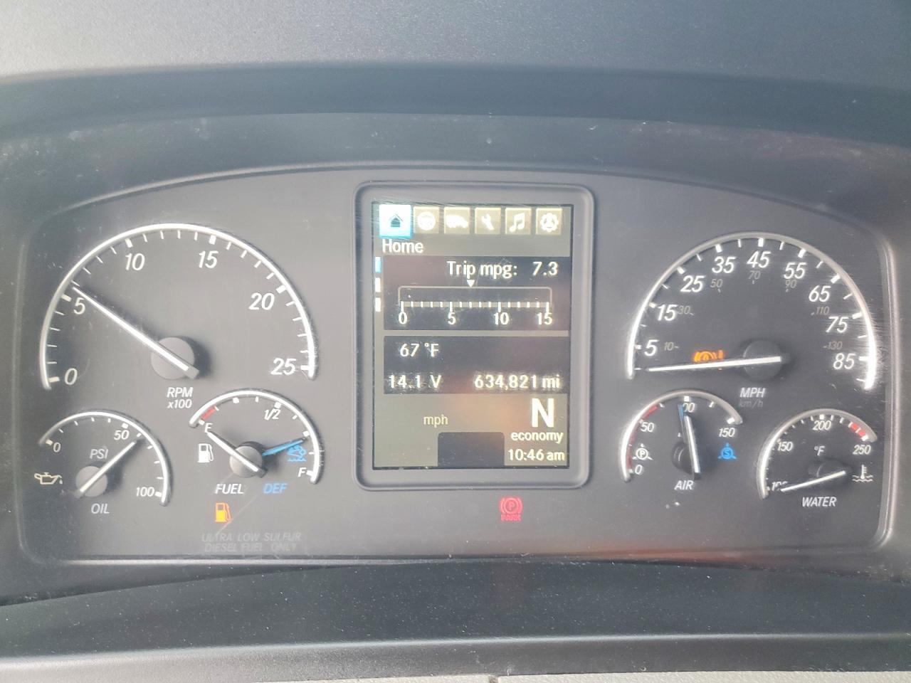2018 Freigliner 2018 Freightliner Cascadia 126 Semi Truck