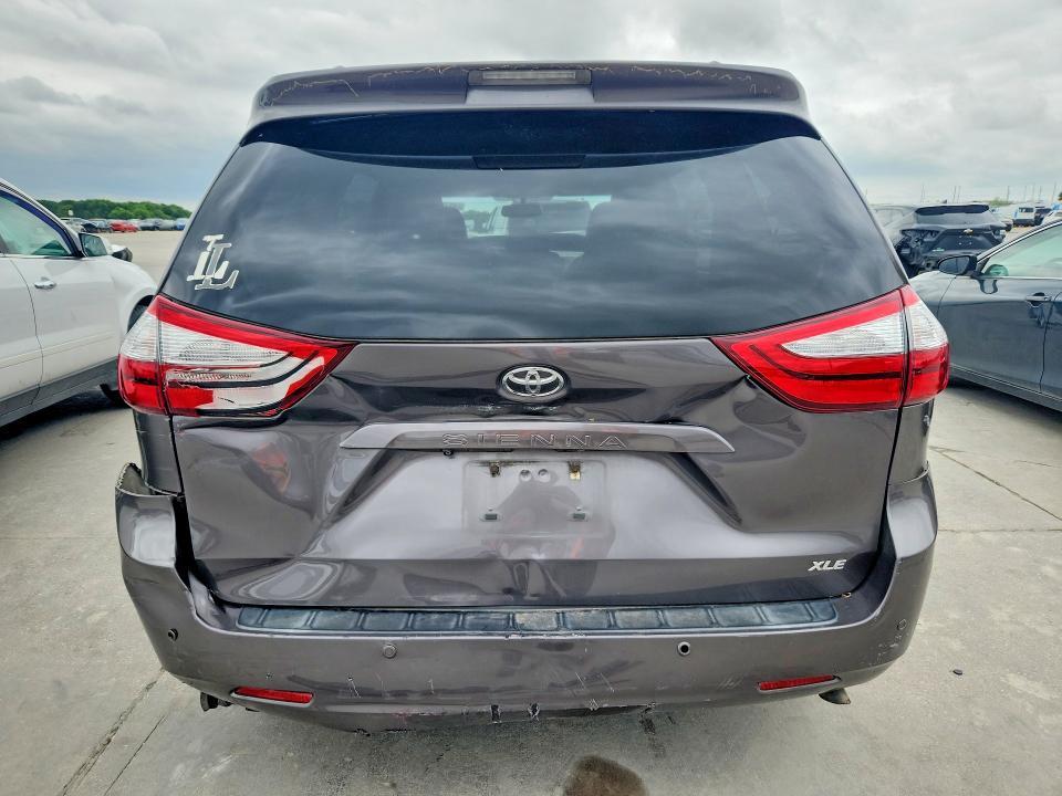 2015 Toyota Sienna xle 8-passenger
