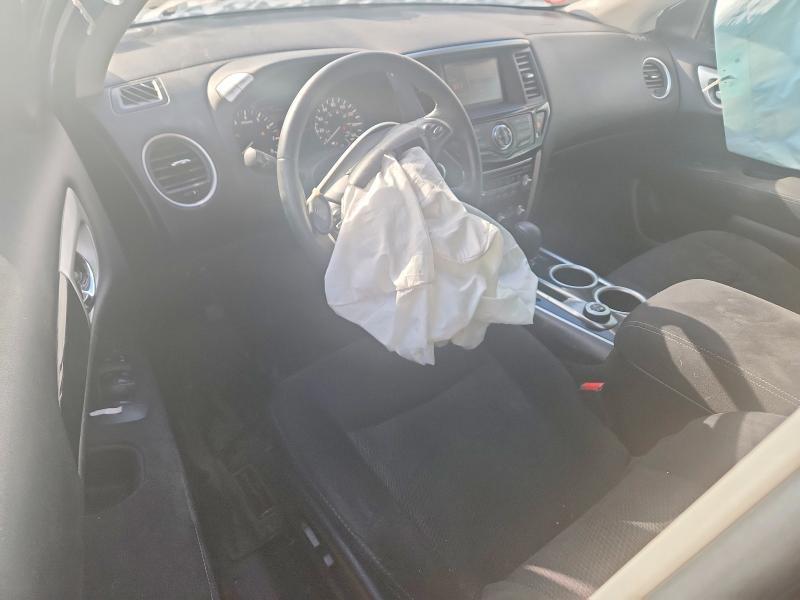 2016 Nissan Pathfinder sv