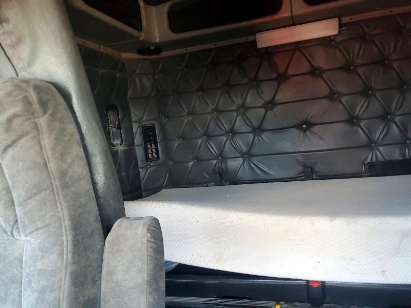 2007 Freightliner Fld132 Semi Truck