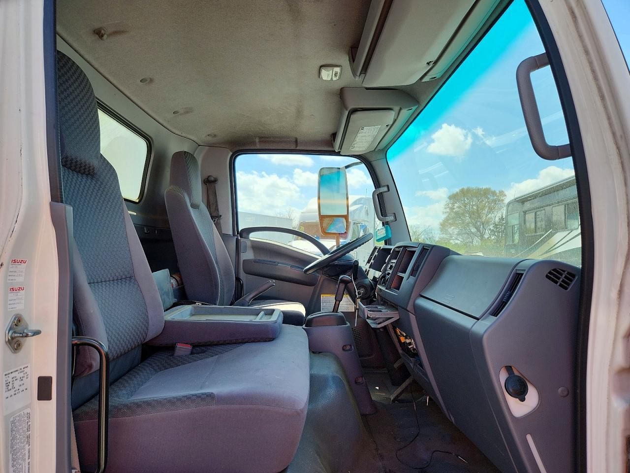 2014 Isuzu NRR Delivery Truck