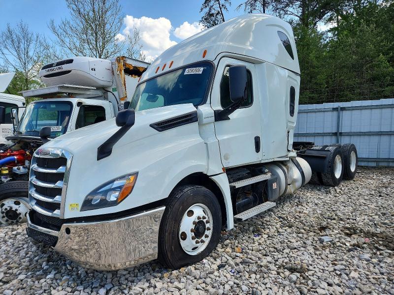 2020 Freigliner 2020 Freightliner Cascadia 126 Semi Truck
